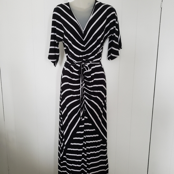 Dresses & Skirts - Boutique dress by FLOWER 🌼